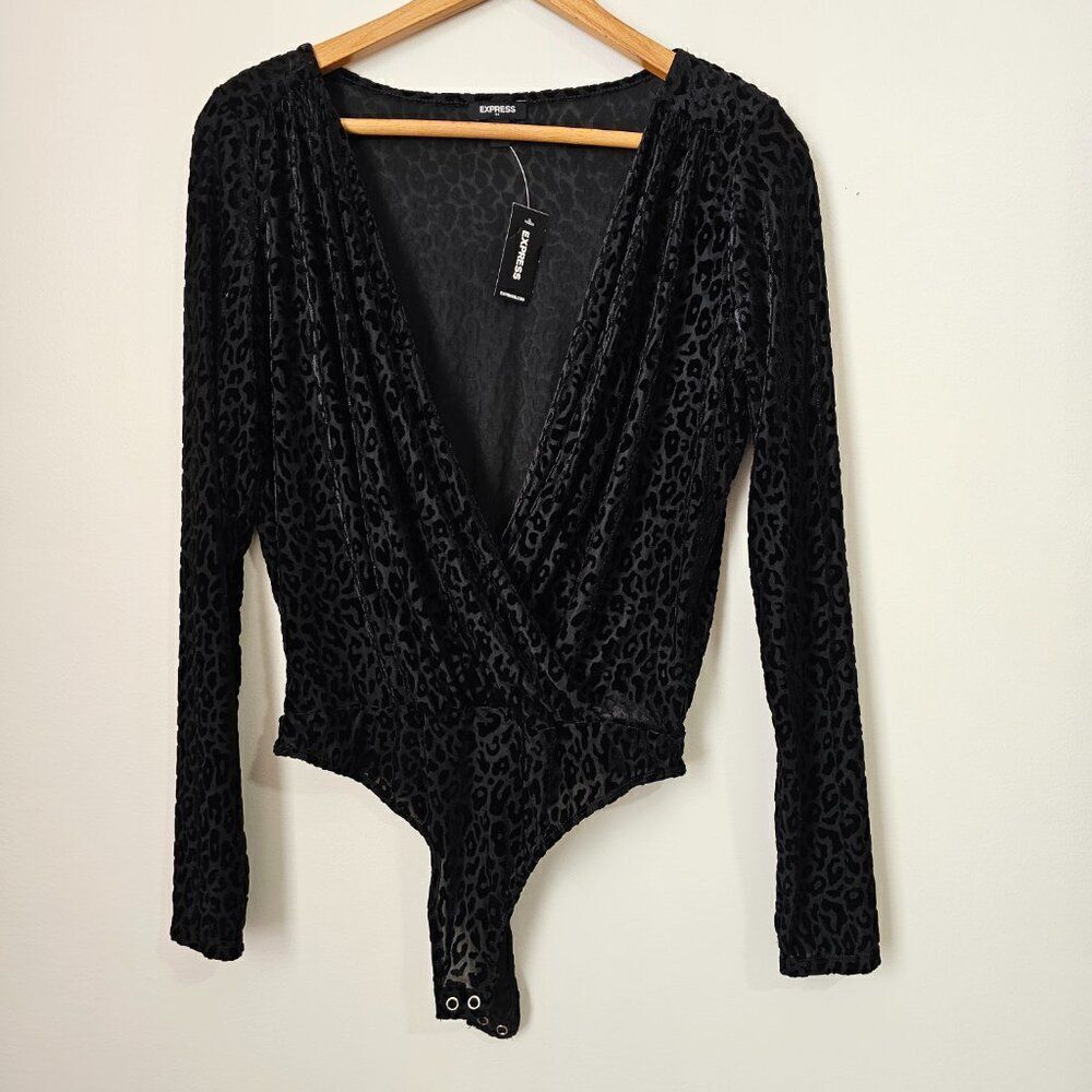 NWT EXPRESS SEMI SHEER VELVET EMBOSSED PATTERN DEEP V SURPLICE NECK BODYSUIT M